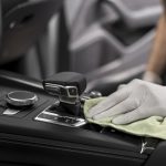 Autoinnenreinigung – wann lohnt sich eine professionelle Reinigung?