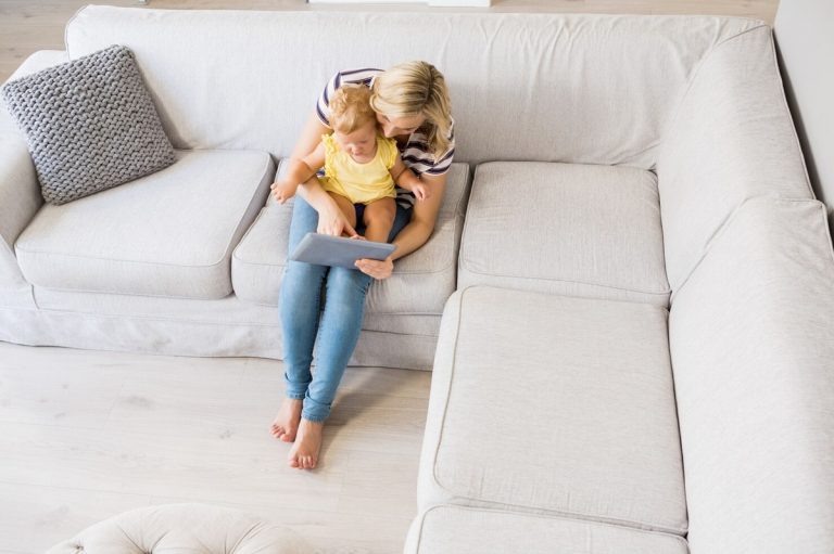 Sofa und Polstermöbel richtig reinigen – warum die richtige Wassertemperatur entscheidend ist