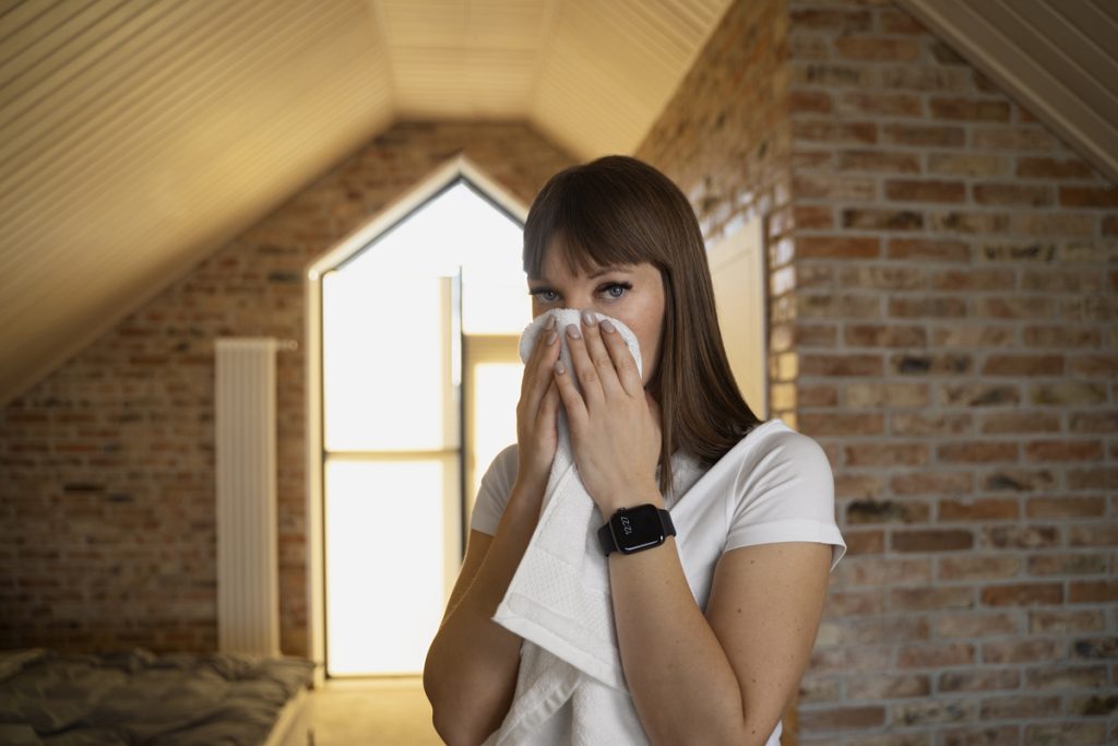 Schimmelgeruch in der Wohnung – Ursachen und Lösungen